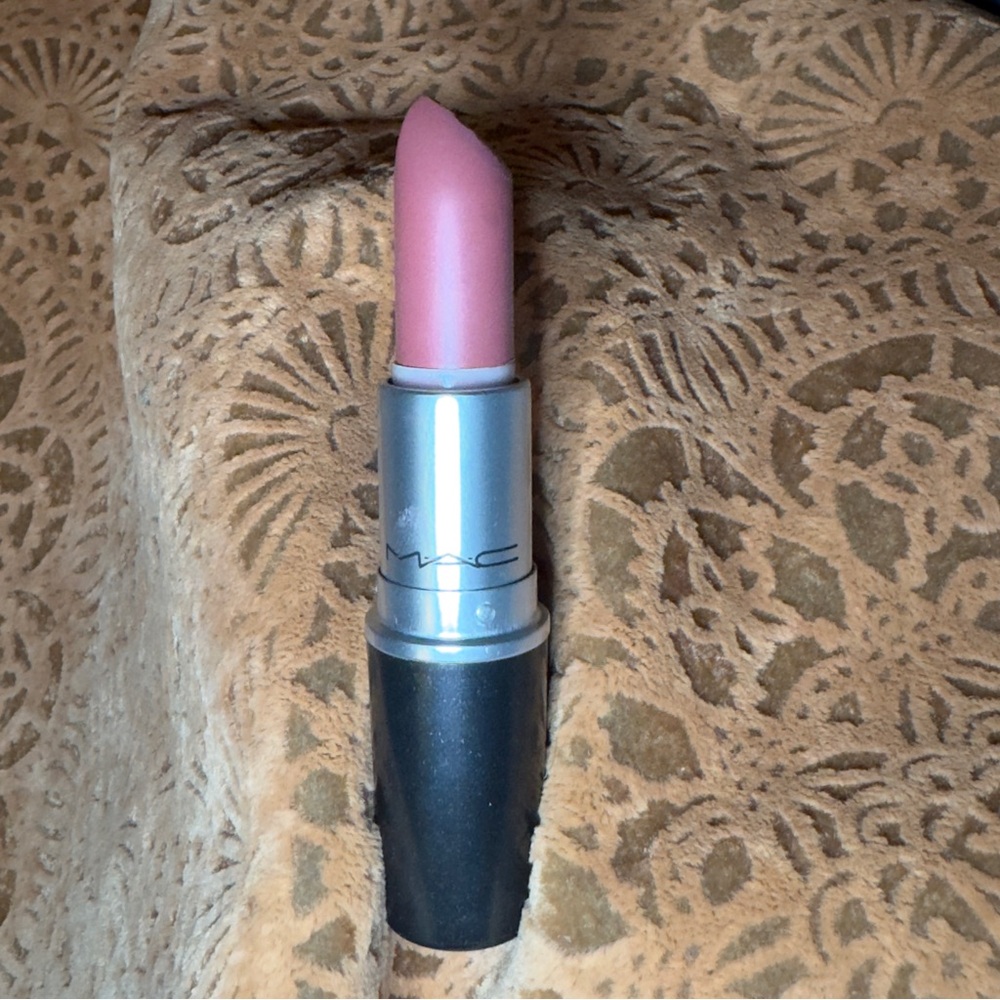 MAC-Finally Free-Creamsheen-lipstick AC5 limited edition. New-never used